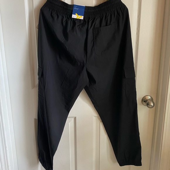 NWT Women’s Old Navy cargo active pants size L in Black - Picture 7 of 7